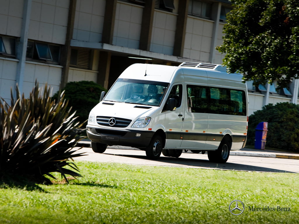 Locar a van para festa em Belo Horizonte - Van Sprinter 515 - 19 Lugares