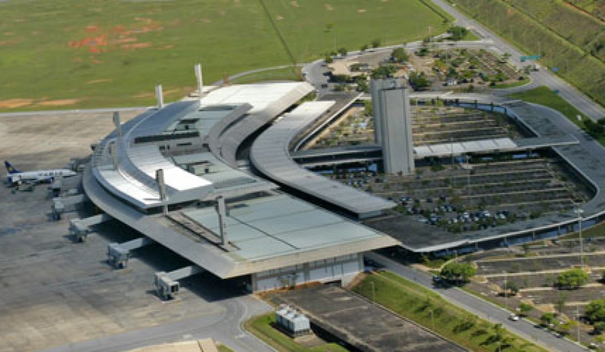 Locação de vans para o aeroporto de Confins