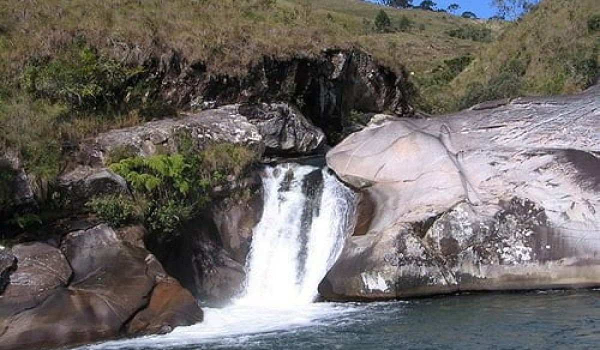 Locação de van para Itamonte